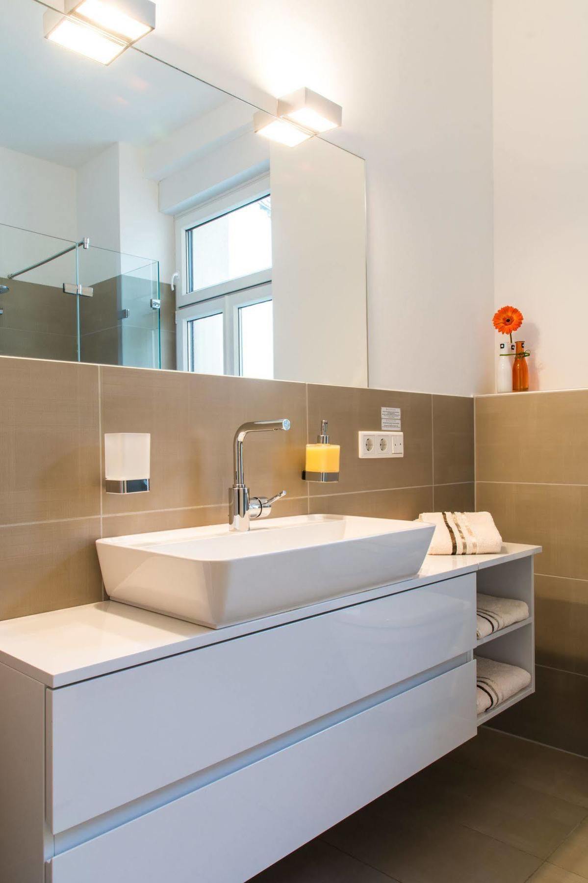Helvetia Suites Dusseldorf Ngoại thất bức ảnh