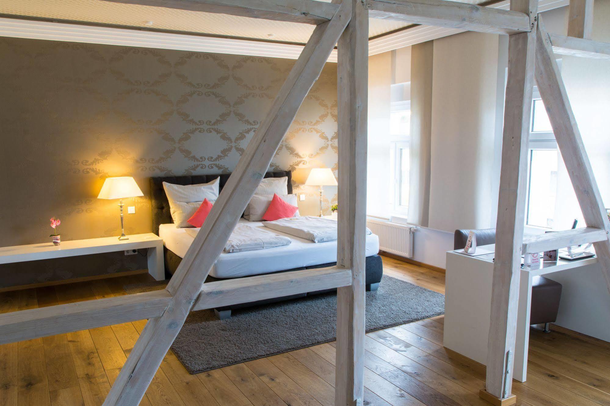 Helvetia Suites Dusseldorf Ngoại thất bức ảnh