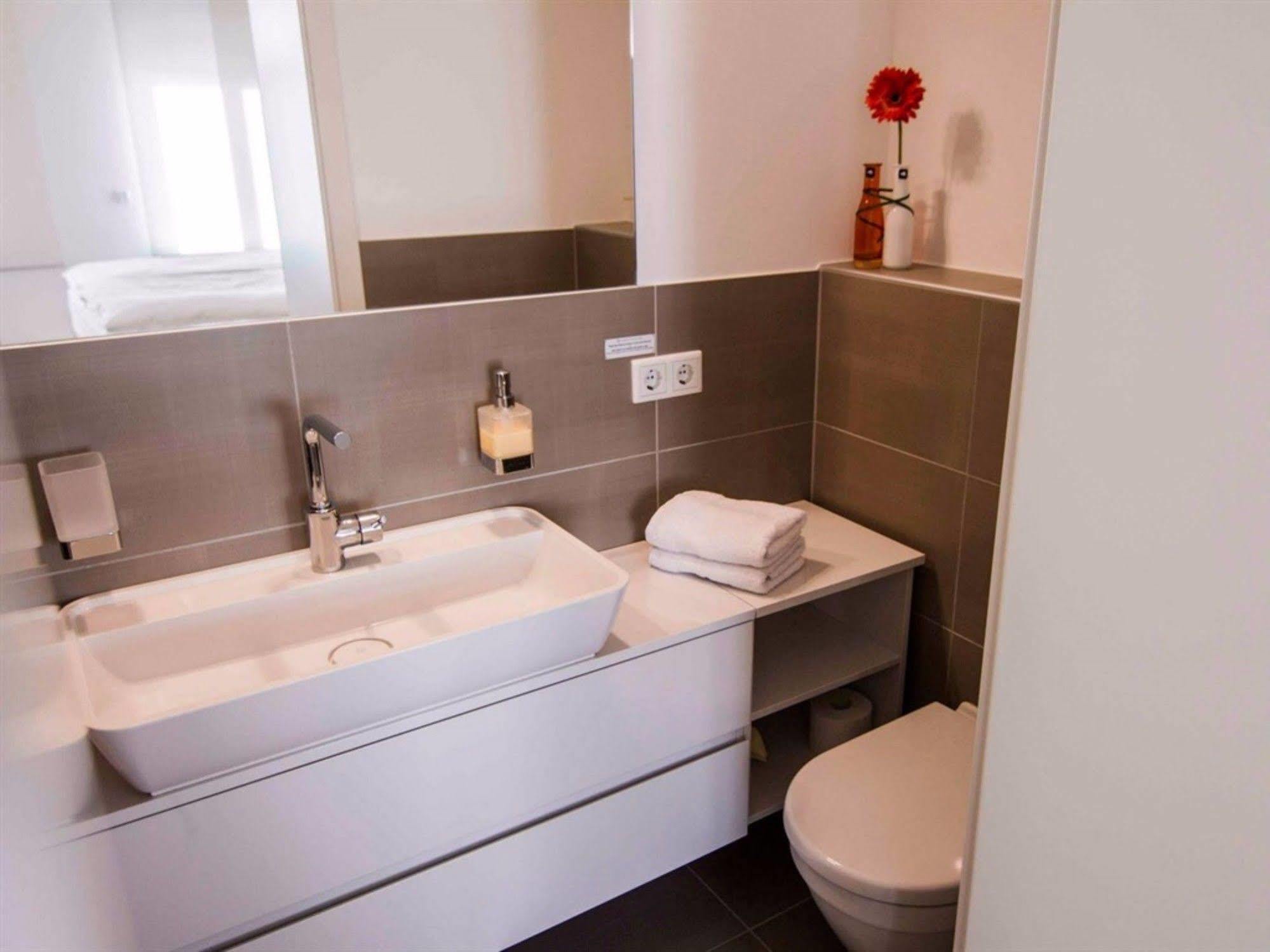 Helvetia Suites Dusseldorf Ngoại thất bức ảnh