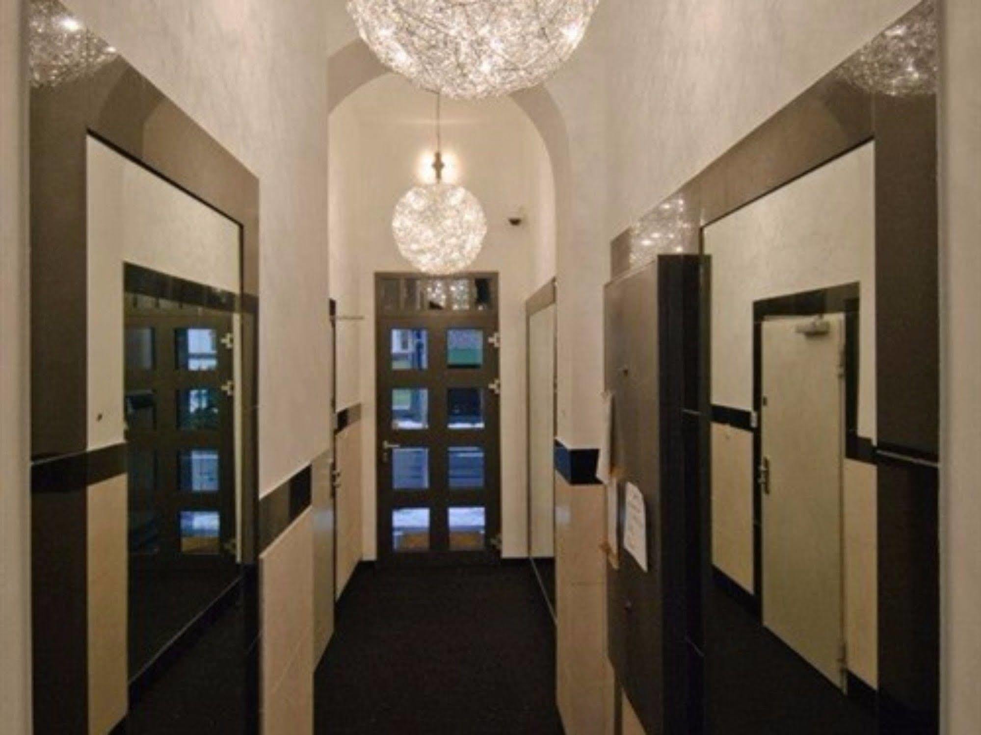 Helvetia Suites Dusseldorf Ngoại thất bức ảnh