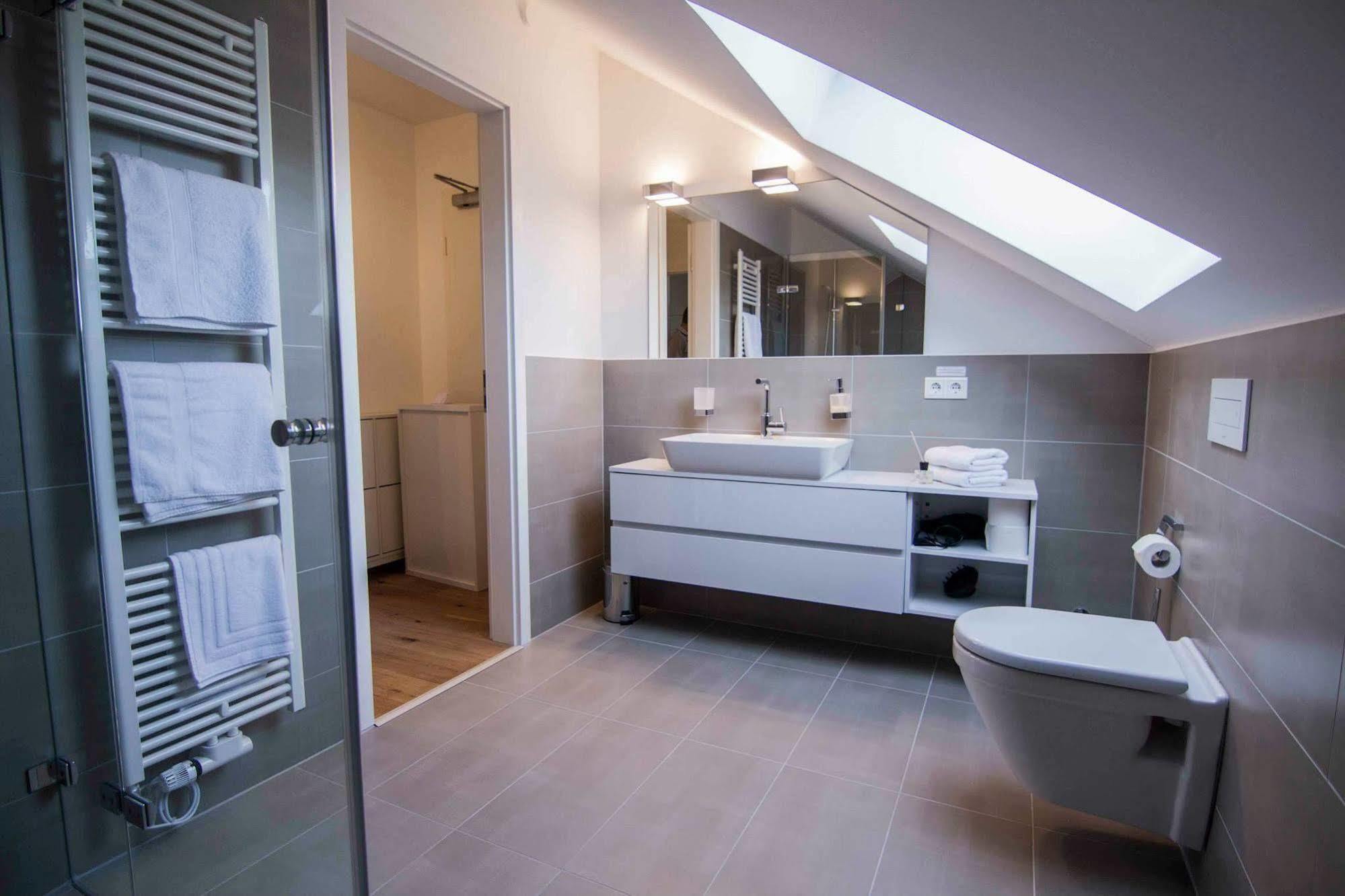 Helvetia Suites Dusseldorf Ngoại thất bức ảnh